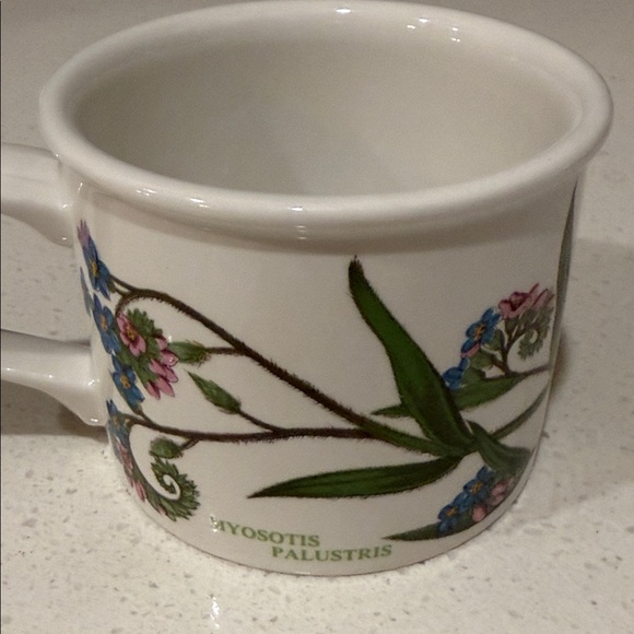 Charming Floral Mug Set - White with Multicolor Designs - Picture 7 of 10